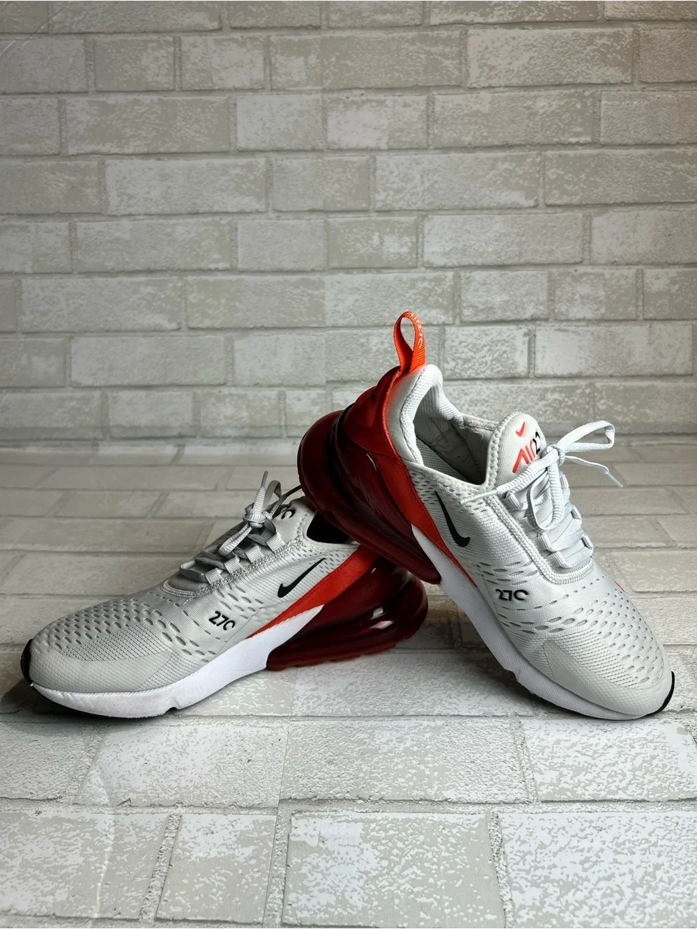 Nike Air Max 270 White with Red Accents Sneakers Y7 Woman’s 8.5